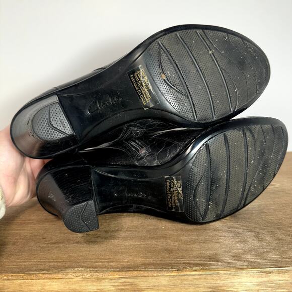 Clarks Bendables Heeled Ankle Booties Sz 10M Leather Career Comfort Shoes Dressy - Picture 5 of 11